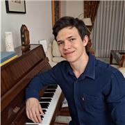Profesor de piano. Clases para principiantes